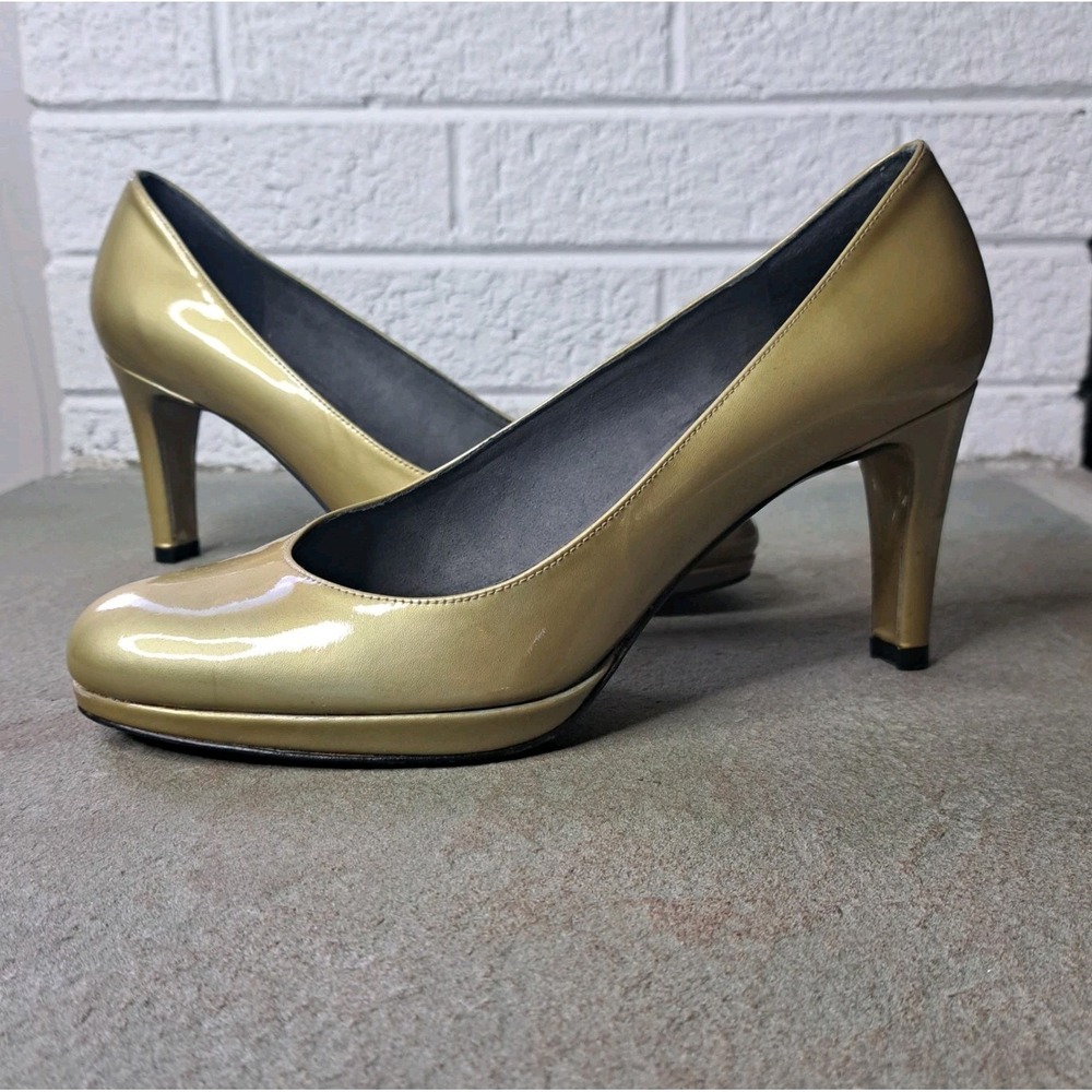 Retro Glamour Vintage 90s Stuart Weitzman Pumps Metallic Green Gold Almond 7w